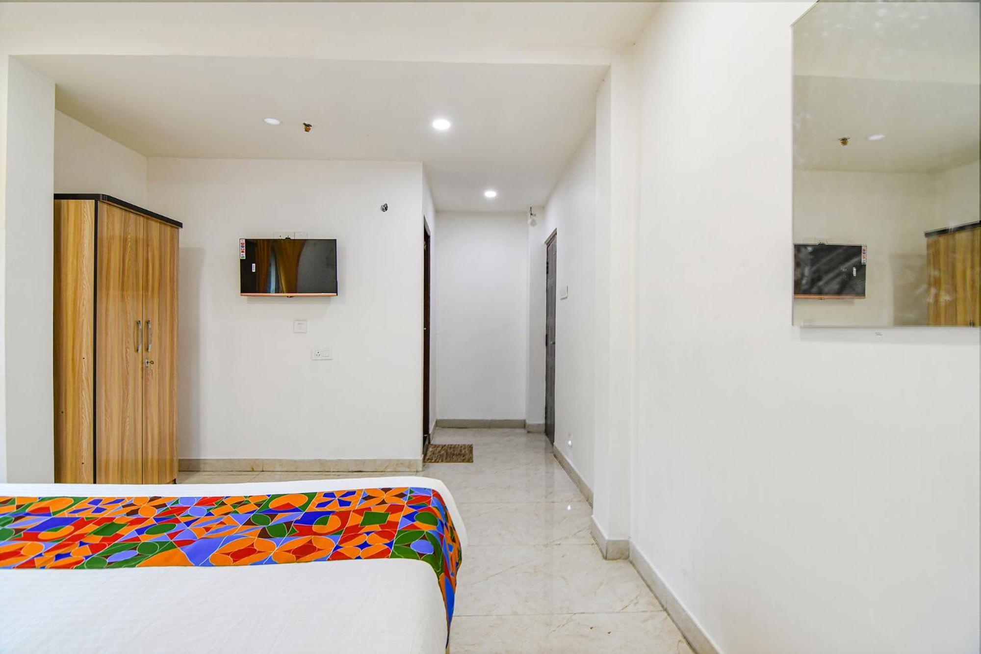 Fabhotel Grand Hazra Inn - Nr Ballygunge Station كولكاتا المظهر الخارجي الصورة